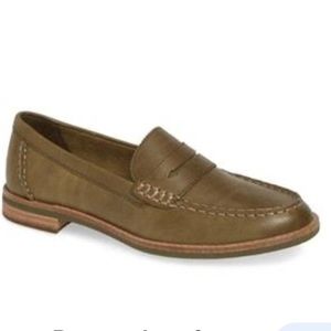 Sperry Seaport Penny Loafer In Olive Leather Size 8.5W